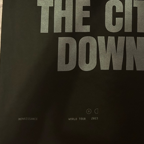 EXCLUSIVE BEYONCÉ RENAISSANCE TORONTO FLAGSHIP TSHIRT WE SHUT THE CITY DOWN - Picture 7 of 8